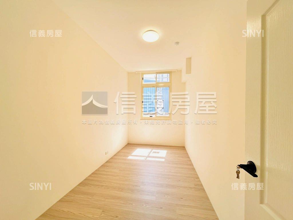 文中路稀有低總價１樓車位房屋室內格局與周邊環境