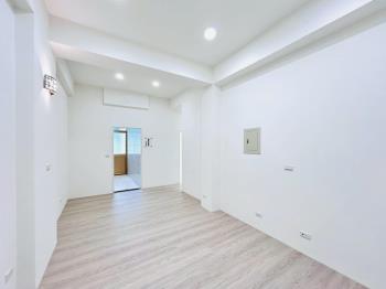 文中路稀有低總價１樓車位