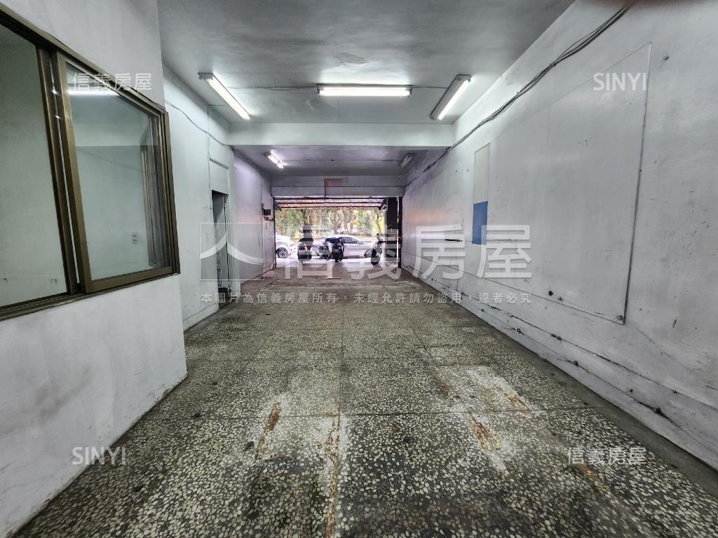 正環河北路稀有金店面房屋室內格局與周邊環境