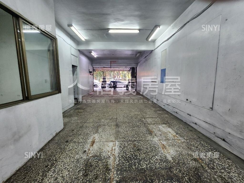 正環河北路稀有金店面房屋室內格局與周邊環境