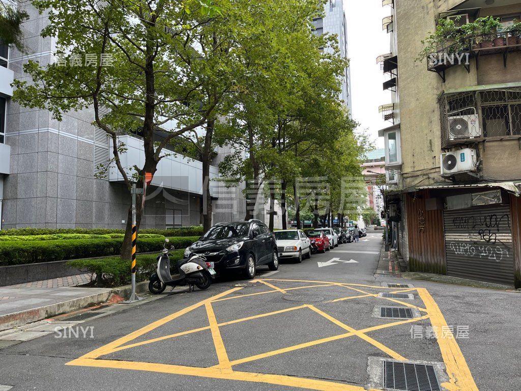 敦化南路機械車位房屋室內格局與周邊環境