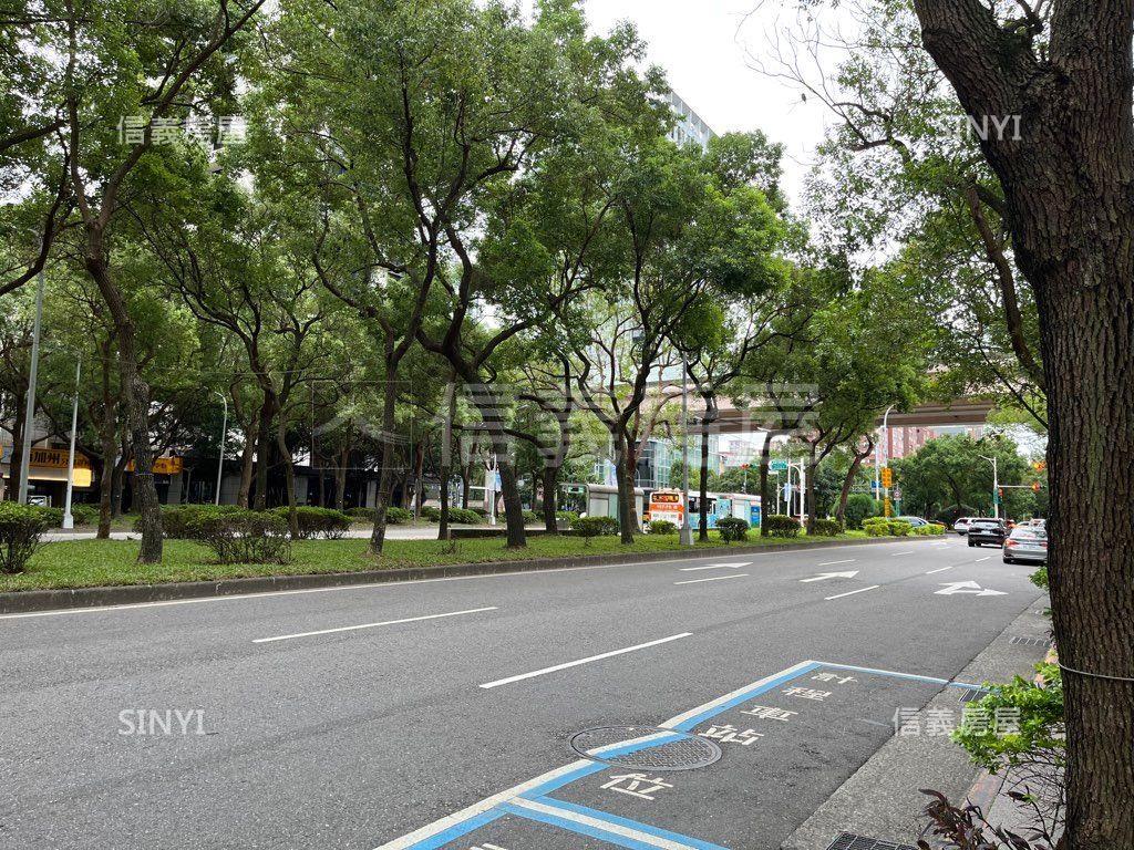 敦化南路機械車位房屋室內格局與周邊環境