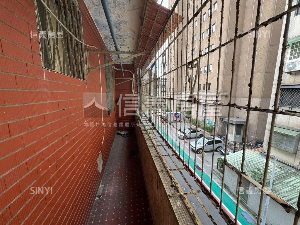 附小龍門黃金三樓房屋室內格局與周邊環境