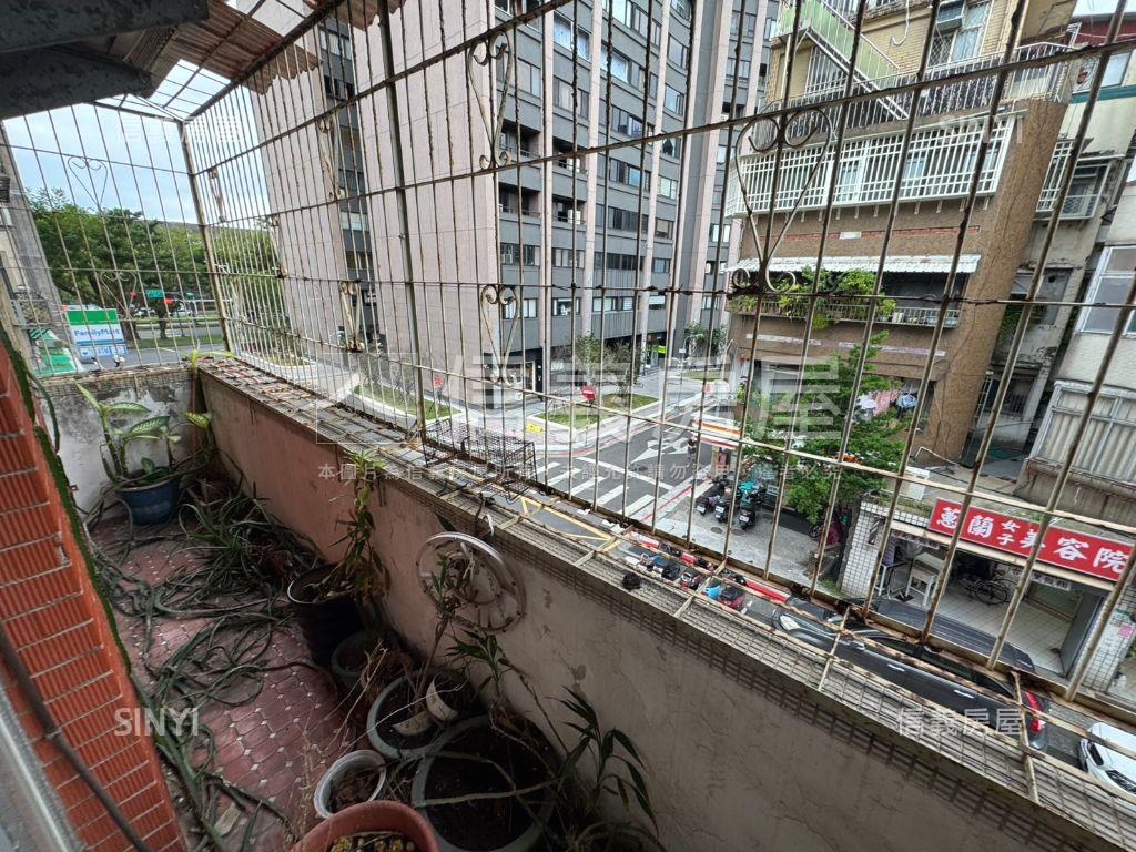附小龍門黃金三樓房屋室內格局與周邊環境