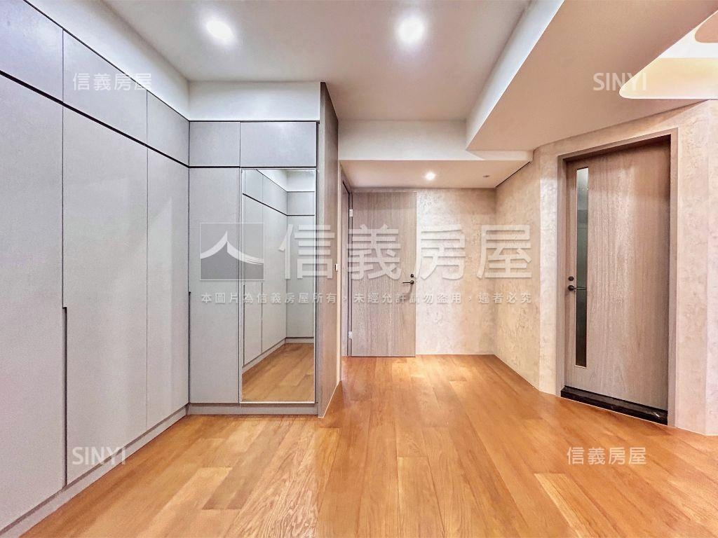 新莊精品大戶含雙車位房屋室內格局與周邊環境