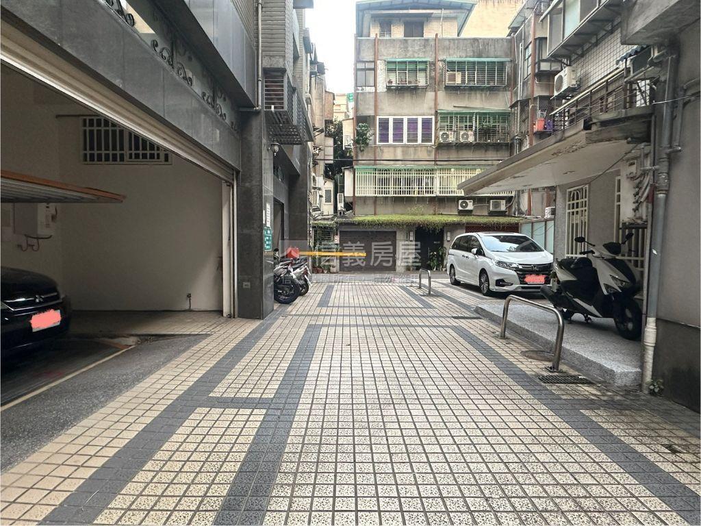 近中正紀念堂車位房屋室內格局與周邊環境