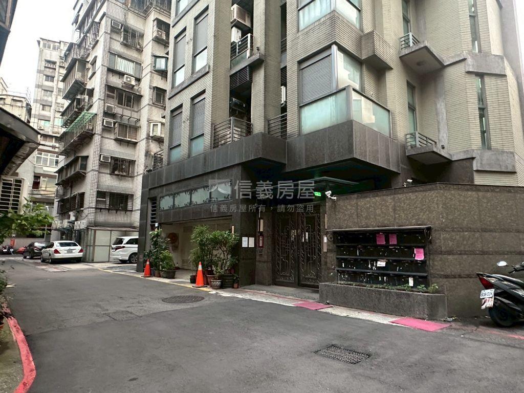 近中正紀念堂車位房屋室內格局與周邊環境