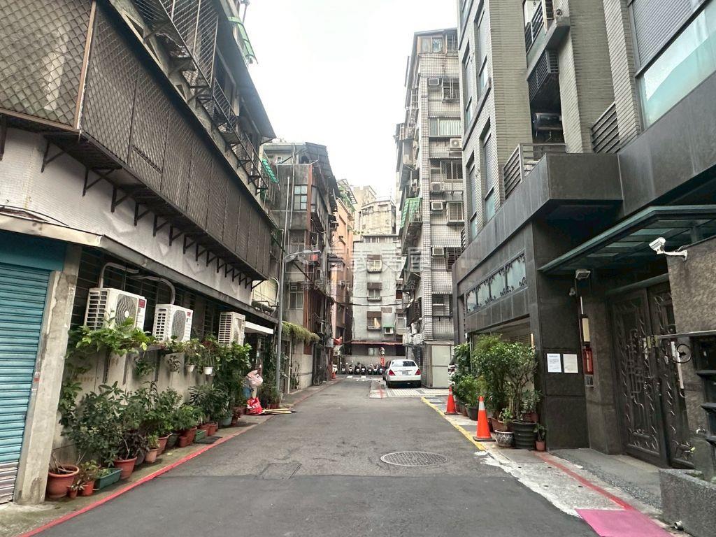 近中正紀念堂車位房屋室內格局與周邊環境