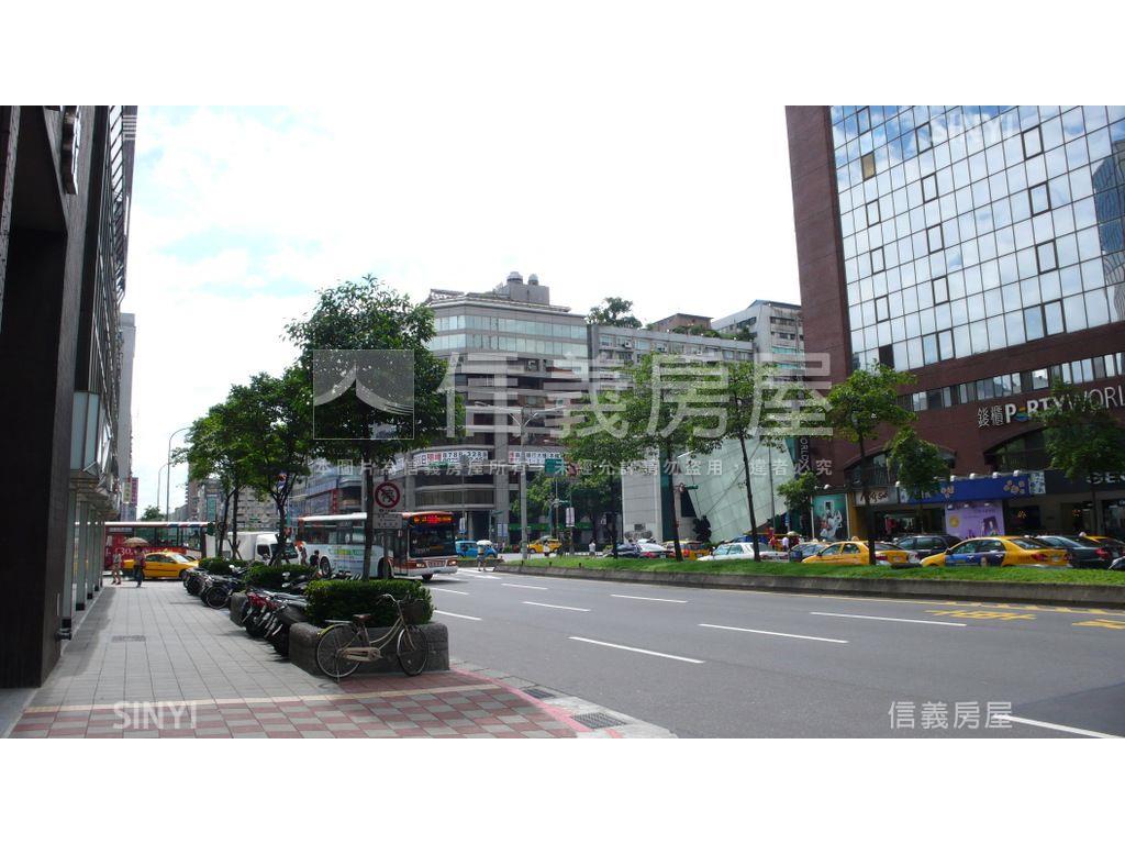 東區電梯美廈三房房屋室內格局與周邊環境