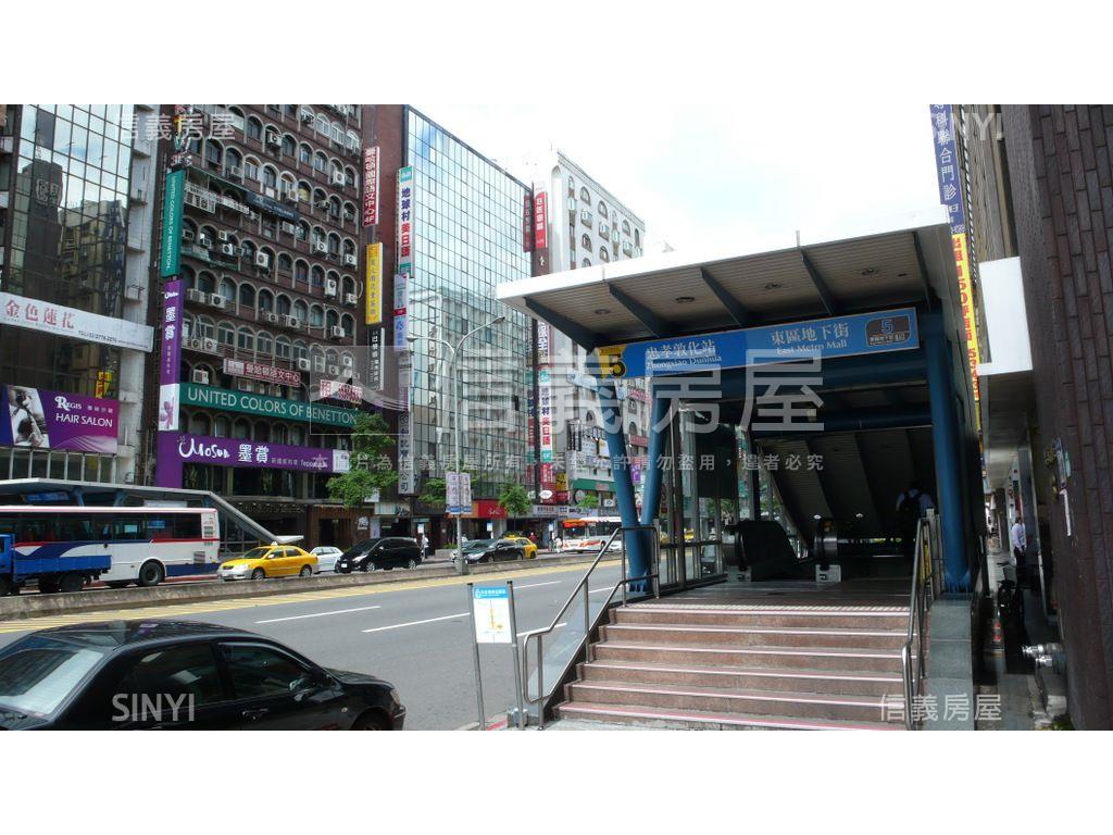 東區電梯美廈三房房屋室內格局與周邊環境