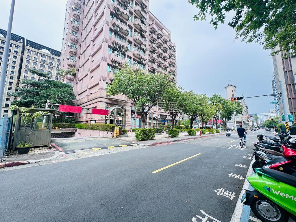 南京復興華航旁坡平車位房屋室內格局與周邊環境