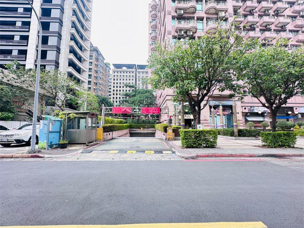 南京復興華航旁坡平車位房屋室內格局與周邊環境