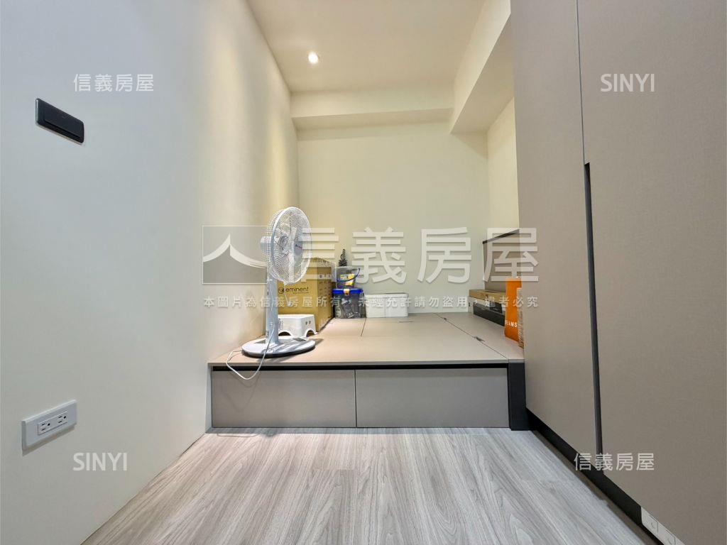 雙鐵共構稀有裝潢視野兩房房屋室內格局與周邊環境