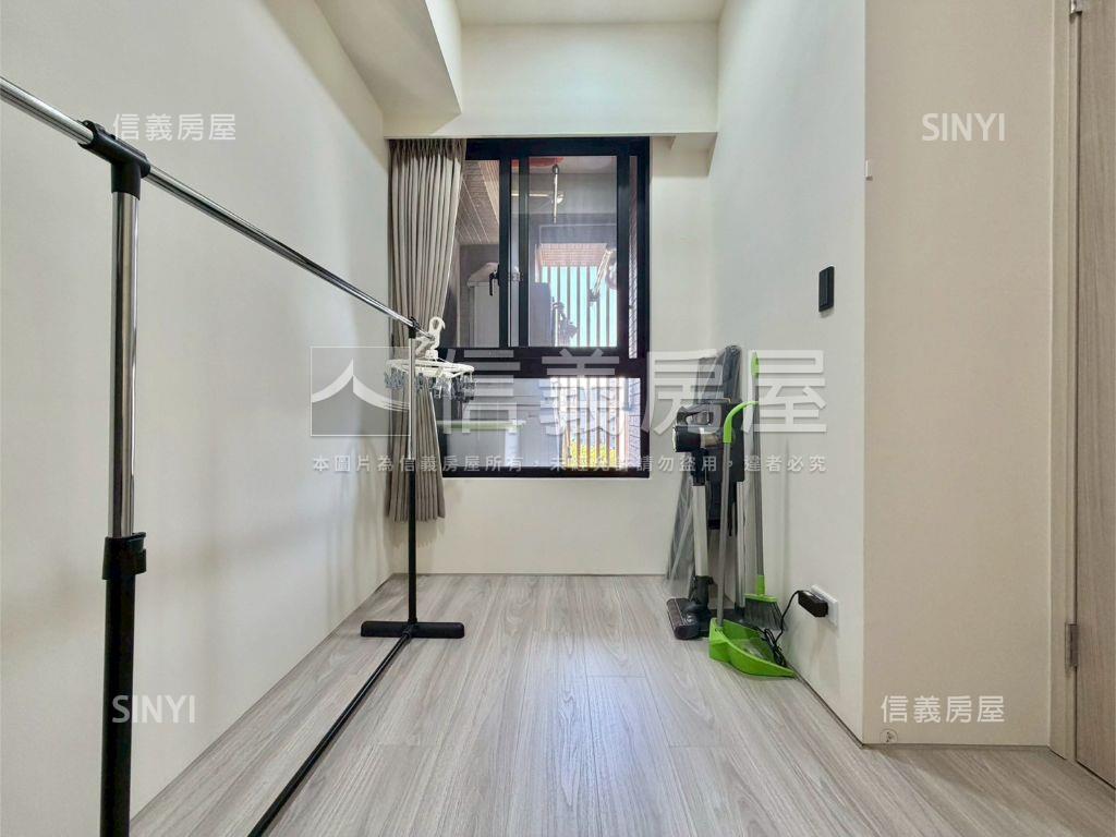 雙鐵共構稀有裝潢視野兩房房屋室內格局與周邊環境