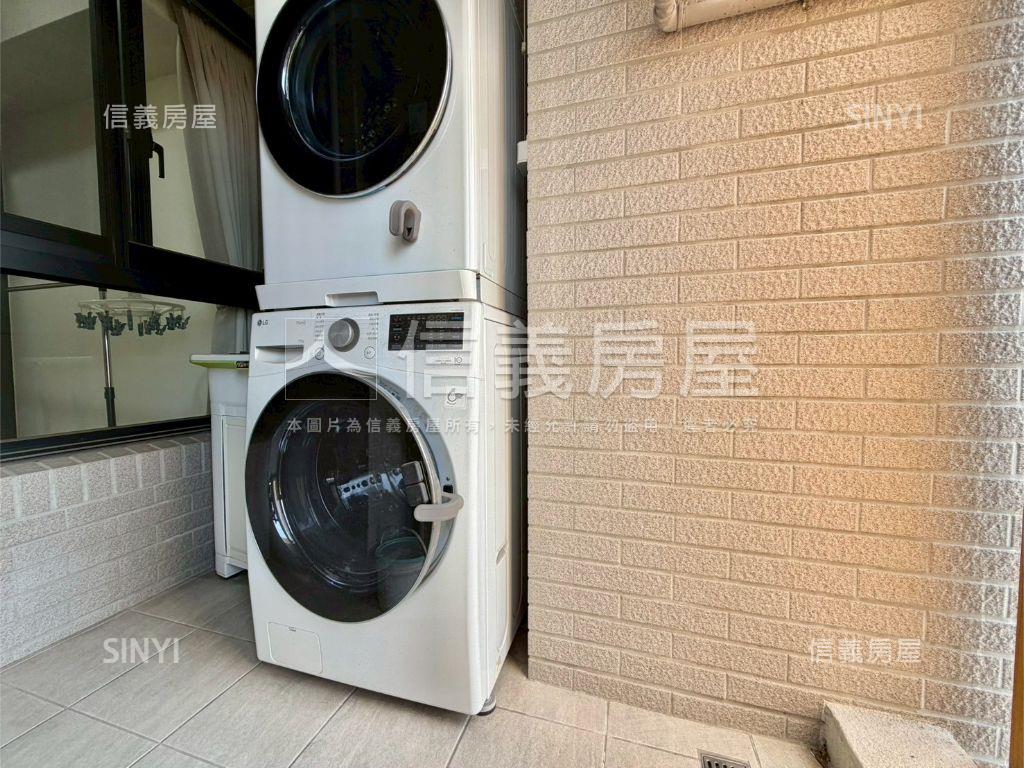 雙鐵共構稀有裝潢視野兩房房屋室內格局與周邊環境