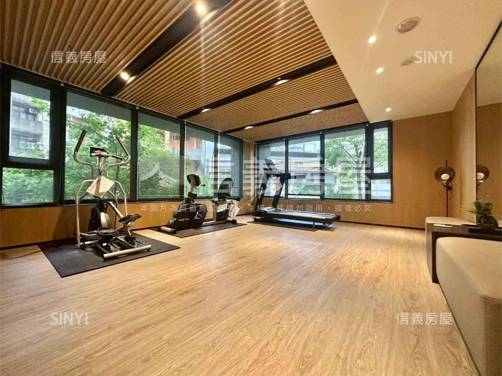 雙鐵共構稀有裝潢視野兩房房屋室內格局與周邊環境