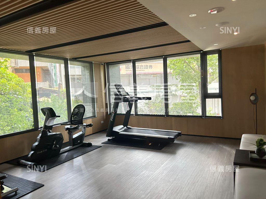 雙鐵共構稀有裝潢視野兩房房屋室內格局與周邊環境