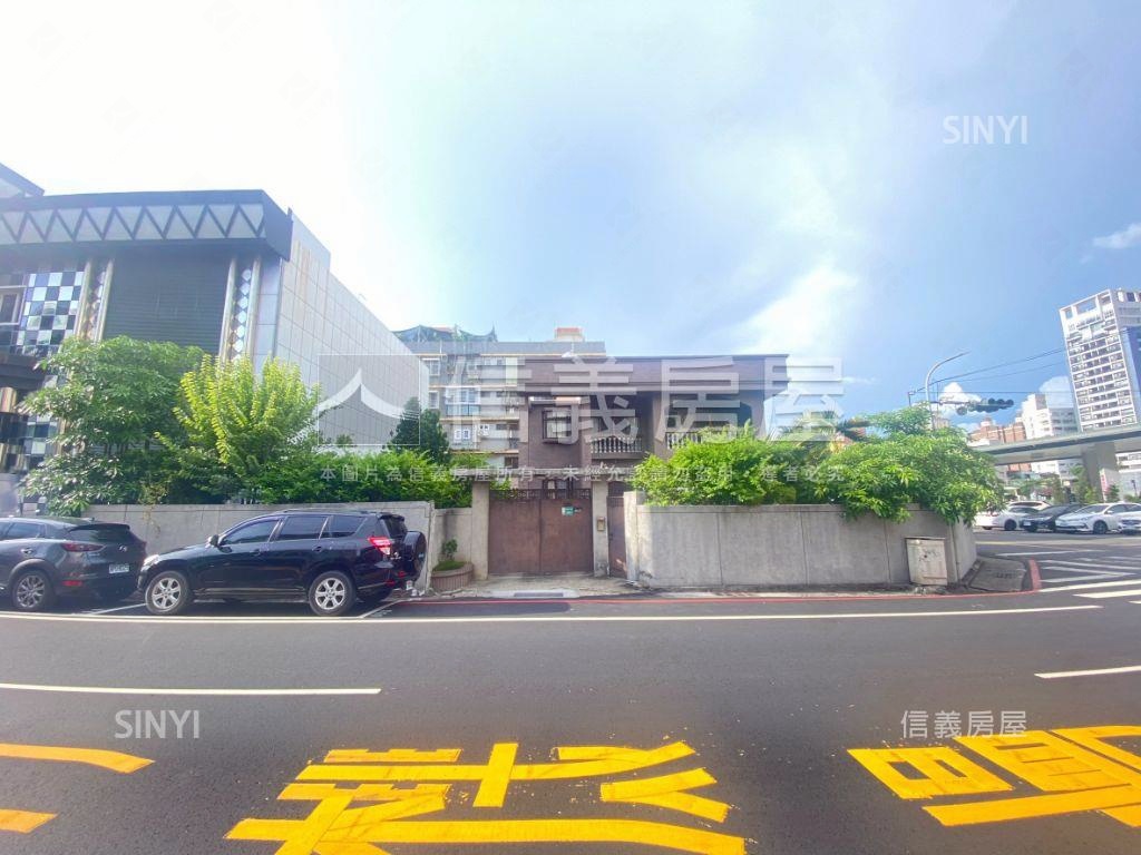 中西三角大面寬危老土地２房屋室內格局與周邊環境