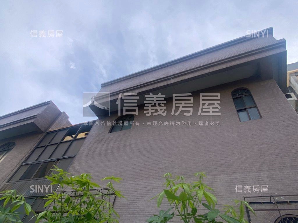 中西三角大面寬危老土地２房屋室內格局與周邊環境