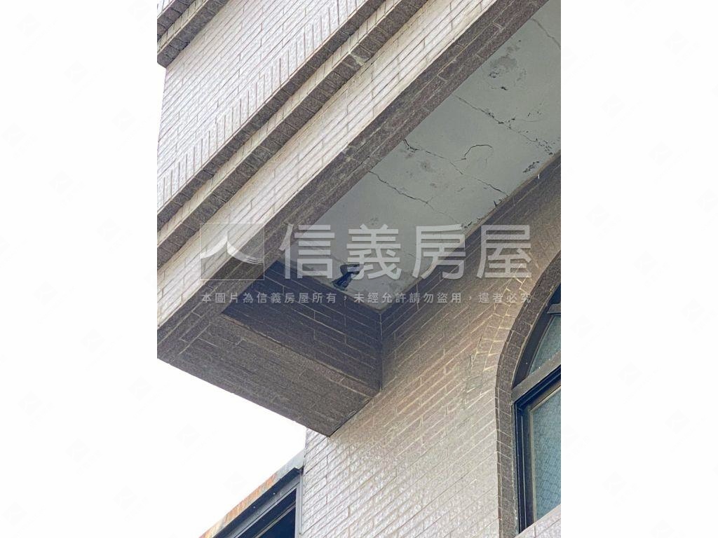 中西三角大面寬危老土地２房屋室內格局與周邊環境