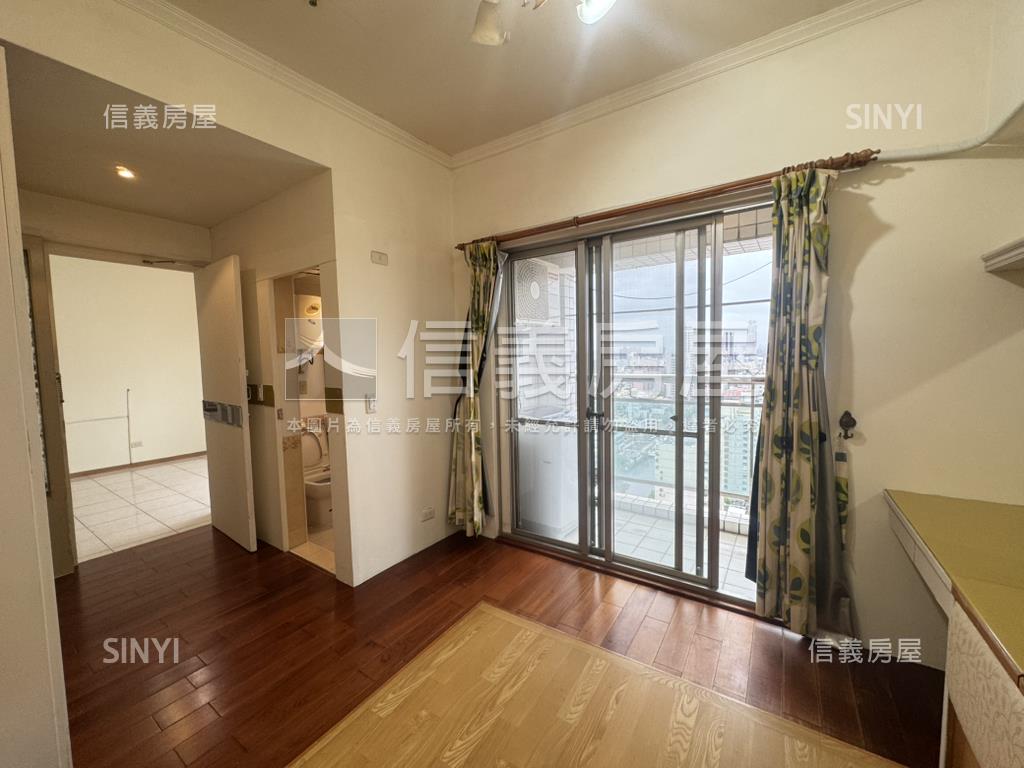 愛河畔皇家之戀景觀美宅房屋室內格局與周邊環境