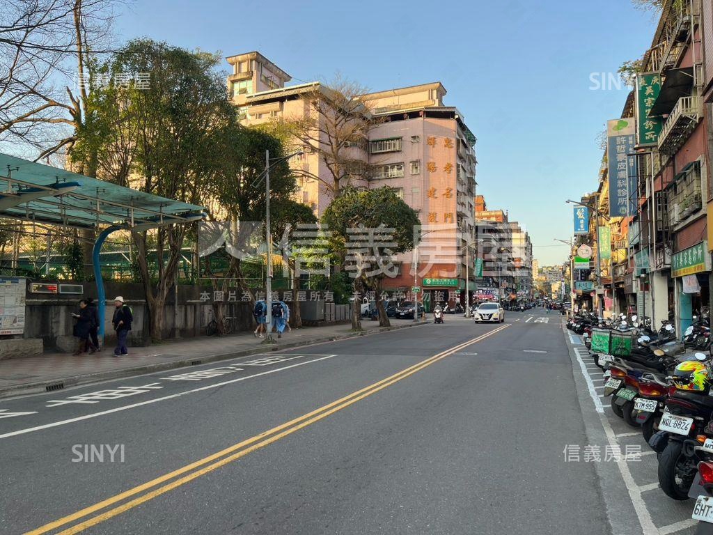專任正忠孝東路上三樓公寓房屋室內格局與周邊環境