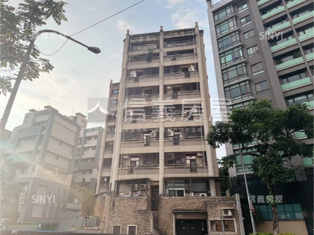 一卡皮箱美妝景觀房房屋室內格局與周邊環境
