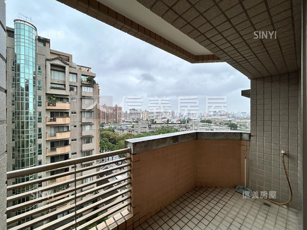 士北科宏盛帝璽高樓景觀戶房屋室內格局與周邊環境