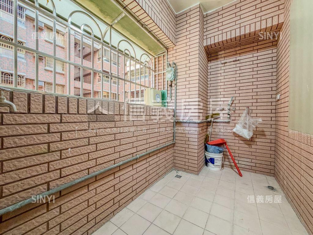 河堤陽台進出美三房房屋室內格局與周邊環境