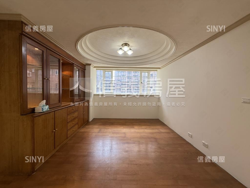 學區旁的大三房房屋室內格局與周邊環境