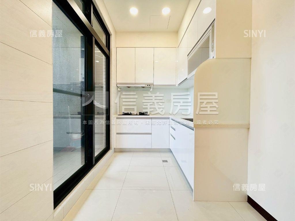 陽明峰匯近捷運高樓電梯房屋室內格局與周邊環境