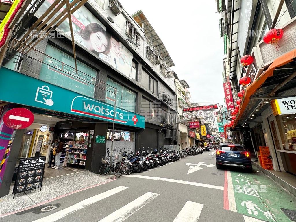 通化夜市旁人潮金店房屋室內格局與周邊環境