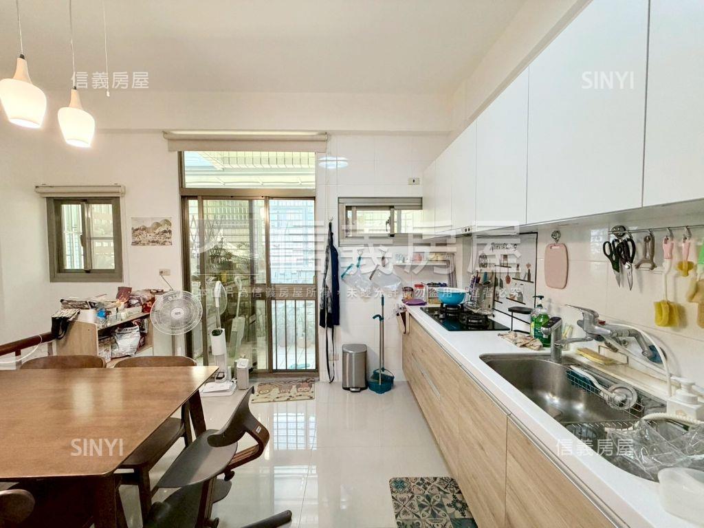 間間有陽台•大港稀有店住房屋室內格局與周邊環境