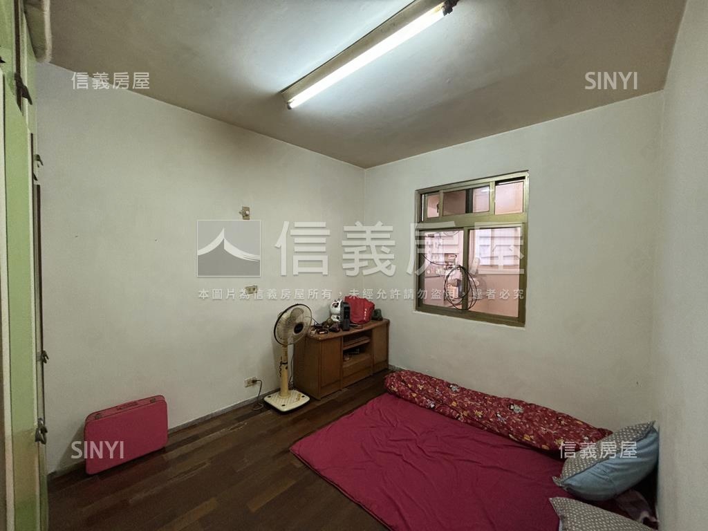 近唭哩岸。面立農國小一樓房屋室內格局與周邊環境