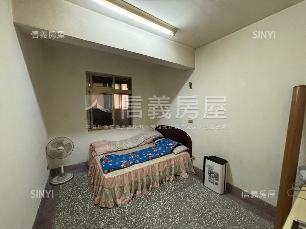 近唭哩岸。面立農國小一樓房屋室內格局與周邊環境