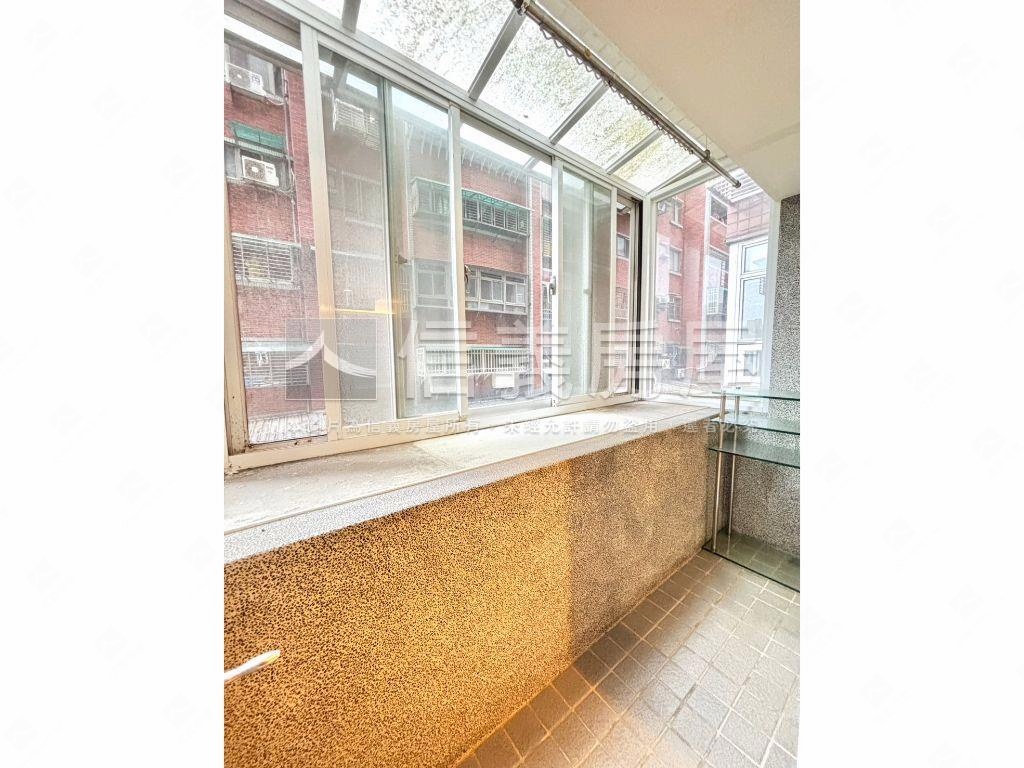 劍橋３＋１美邸附車位房屋室內格局與周邊環境