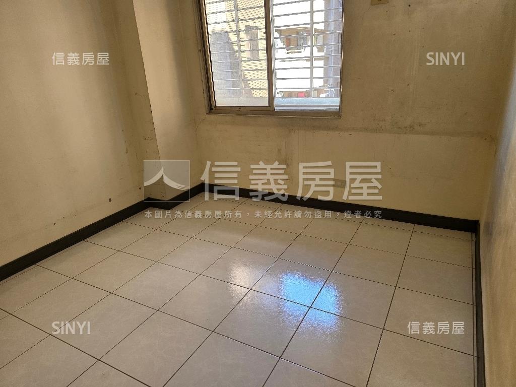 九芎３房車位房屋室內格局與周邊環境