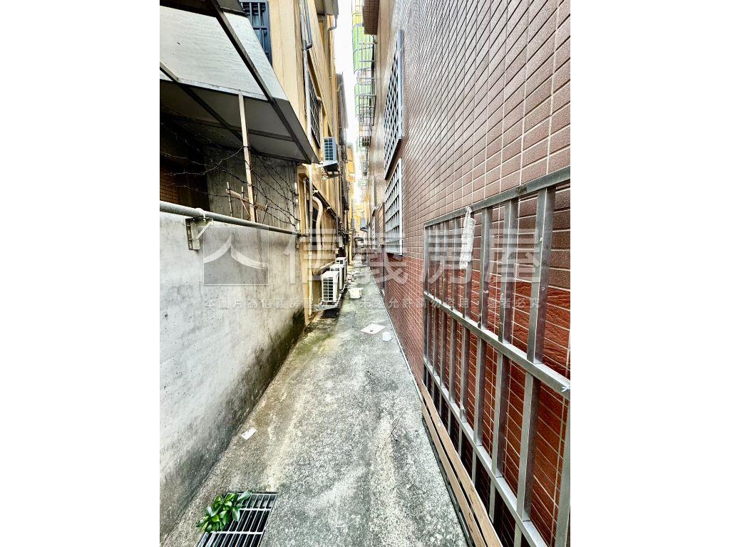 大面寬約４２米純一樓店面房屋室內格局與周邊環境