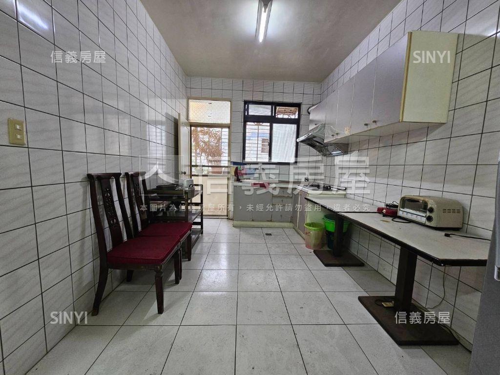 近迴龍捷運站格局方正三房房屋室內格局與周邊環境