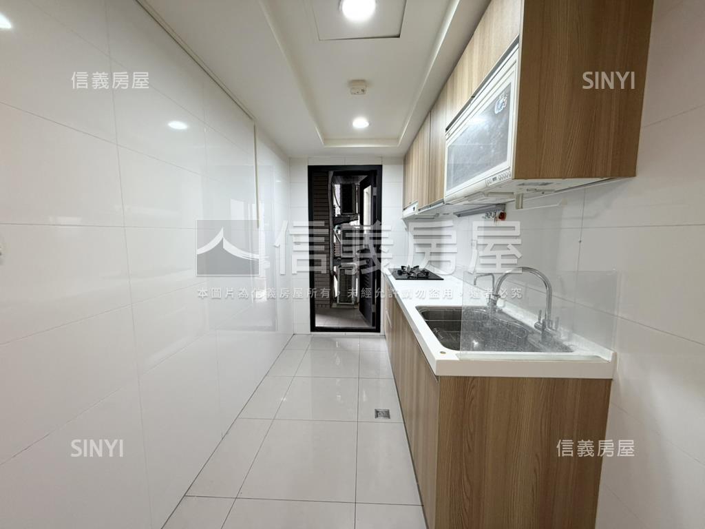 信義專任遠雄三房平車露臺房屋室內格局與周邊環境