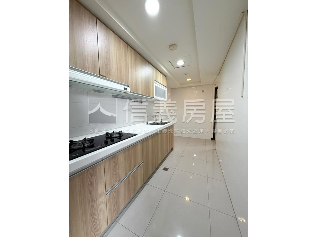 信義專任遠雄三房平車露臺房屋室內格局與周邊環境