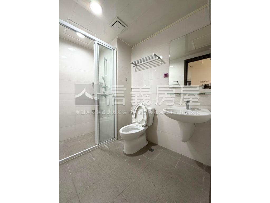 信義專任遠雄三房平車露臺房屋室內格局與周邊環境