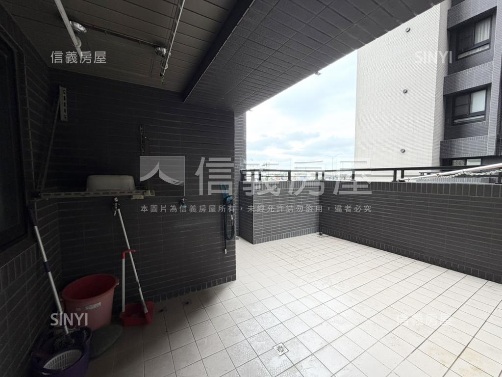 信義專任遠雄三房平車露臺房屋室內格局與周邊環境