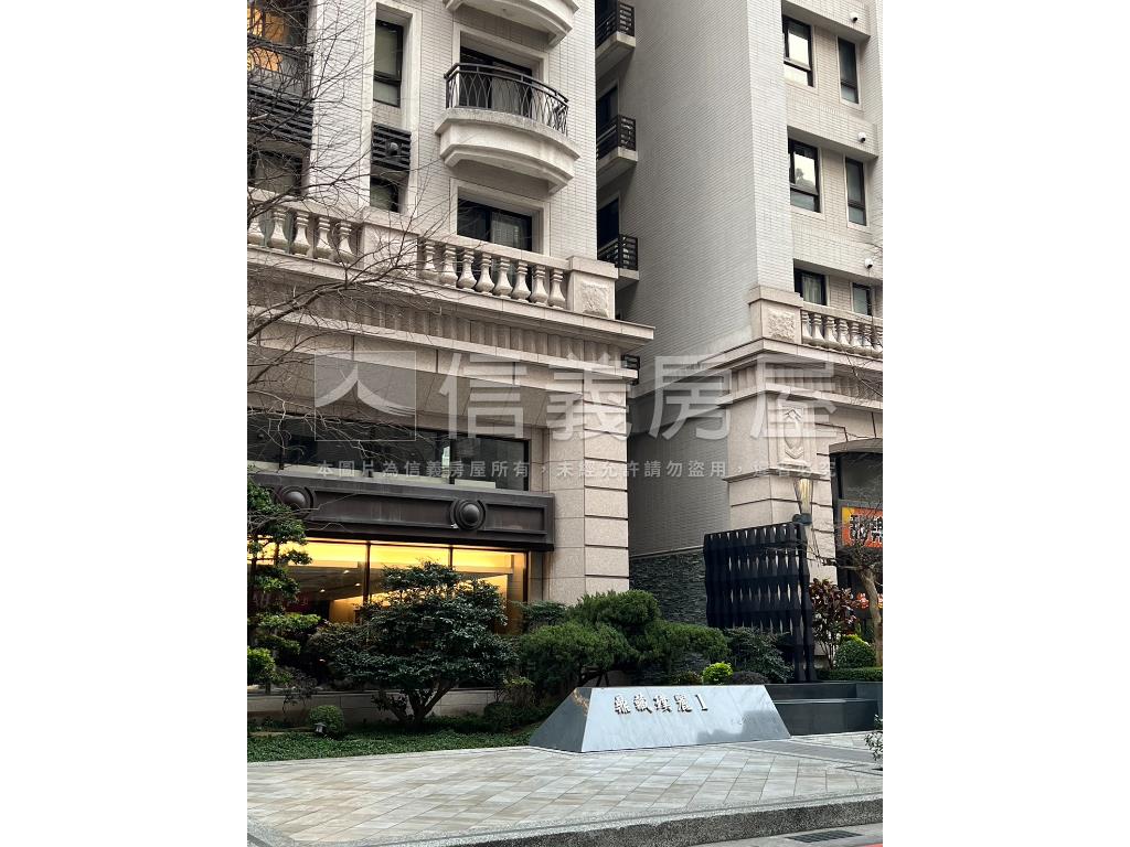鼎藏璞麗２房２廳２衛車位房屋室內格局與周邊環境