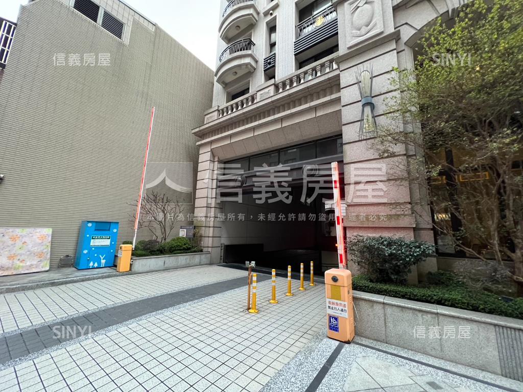 鼎藏璞麗２房２廳２衛車位房屋室內格局與周邊環境