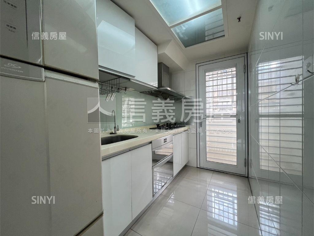 ＭＭ２１高樓層３房雙車位房屋室內格局與周邊環境