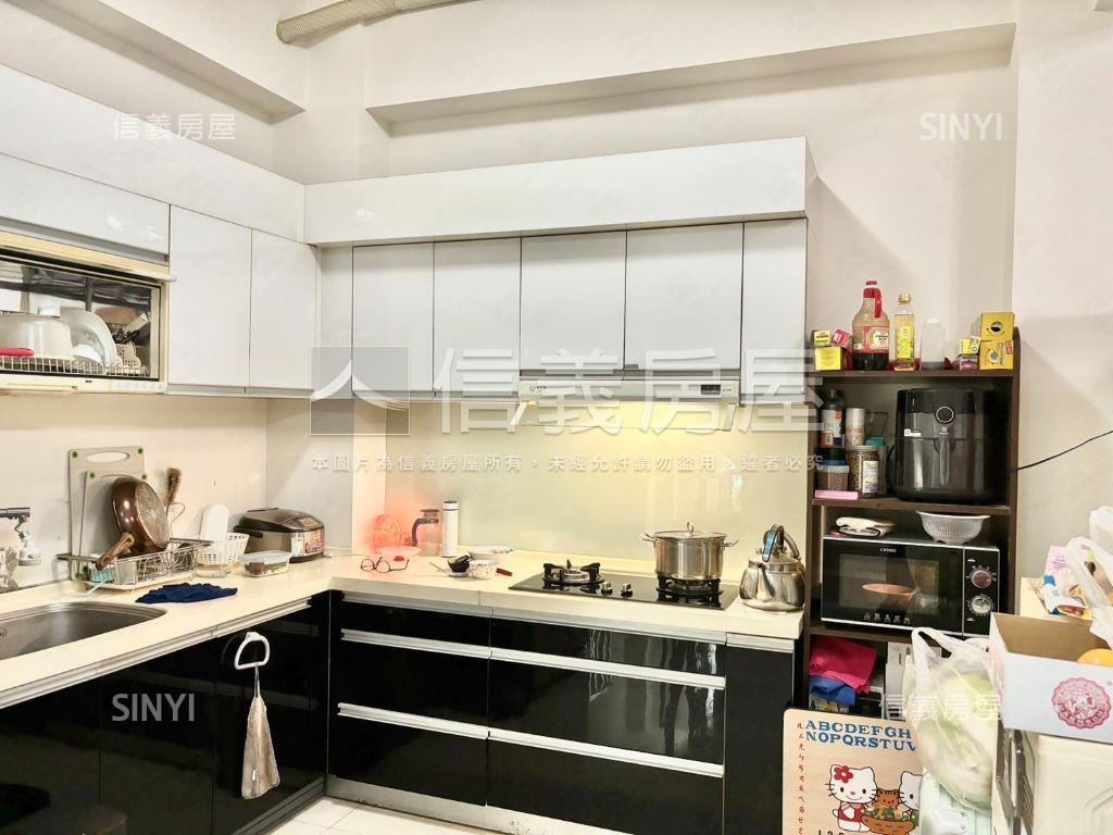 Ａ北屯輕屋齡六米面寬別墅房屋室內格局與周邊環境
