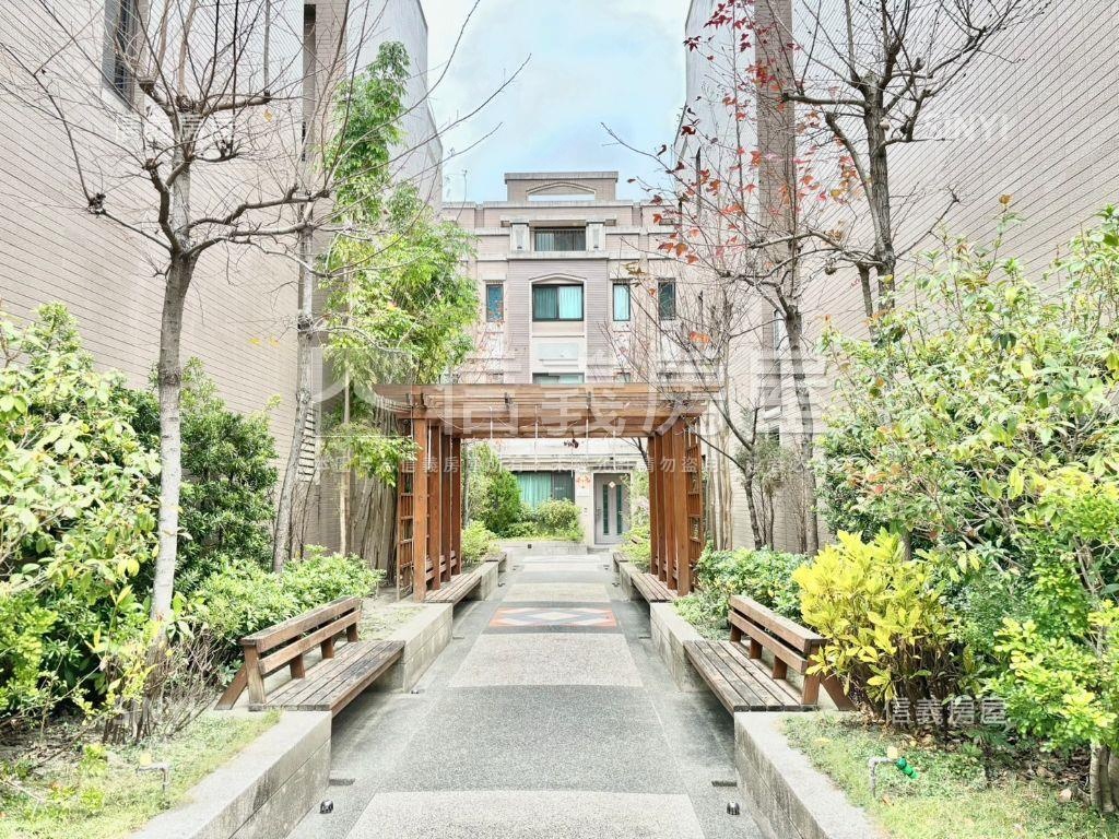Ａ北屯輕屋齡六米面寬別墅房屋室內格局與周邊環境