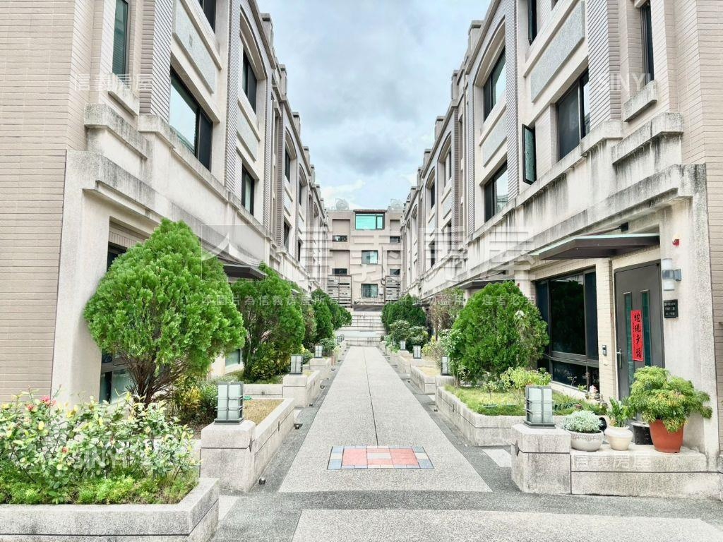 Ａ北屯輕屋齡六米面寬別墅房屋室內格局與周邊環境