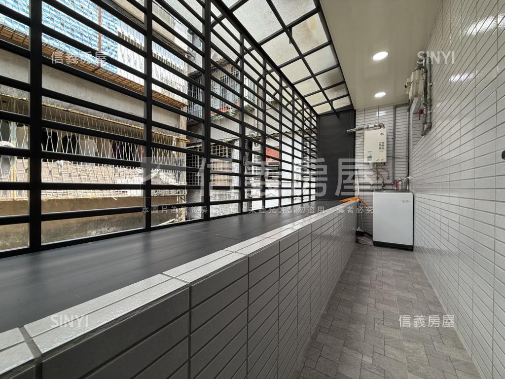 三面採光雙衛開窗美妝三樓房屋室內格局與周邊環境